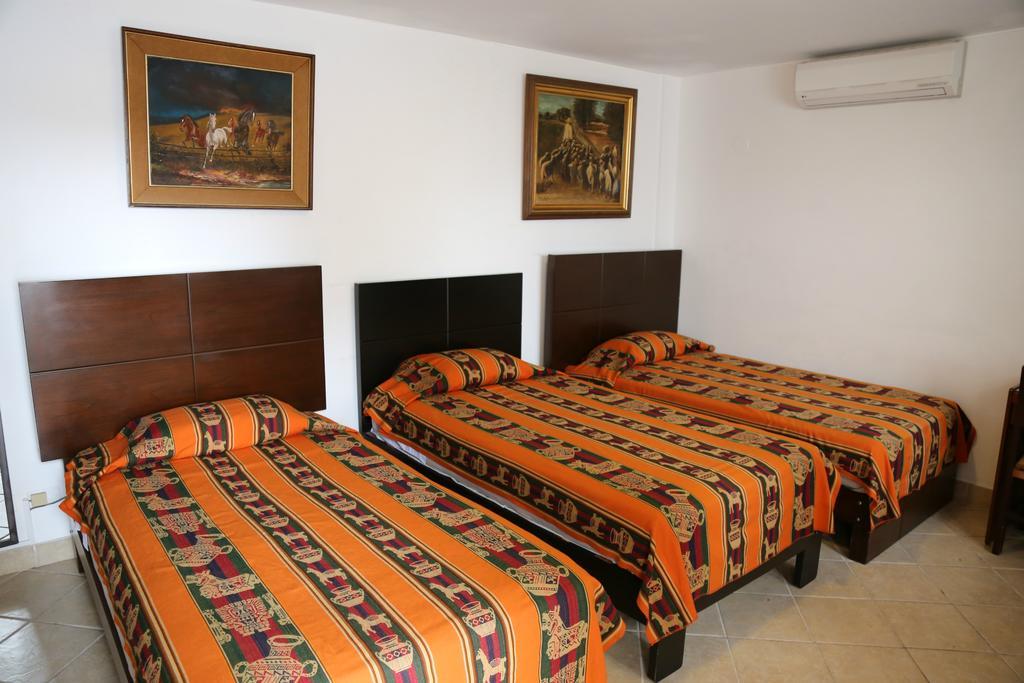 Hotel Miraflores Lodge Lima Room photo